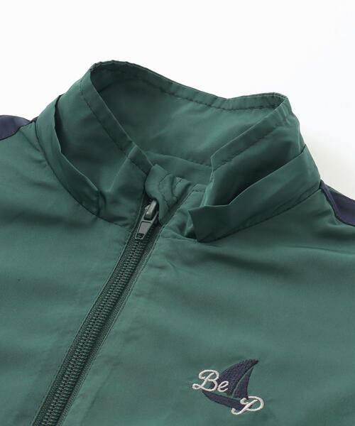 BeBe Petits Pois Vert / ベベ プチ ポワ ヴェール ナイロンジャケット | ドローコード付き配色タフタジャケット(95~150cm) | 詳細15