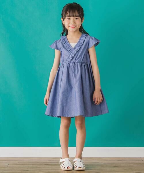 BeBe Petits Pois Vert / ベベ プチ ポワ ヴェール ミニ丈・ひざ丈ワンピース | 【店舗限定】【前後着用可能】ダンガリーフリル襟カシュクールワンピース(95~150cm)<br> | 詳細1