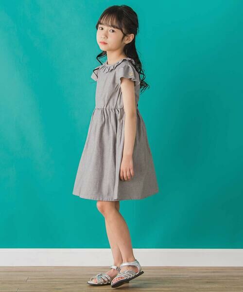 BeBe Petits Pois Vert / ベベ プチ ポワ ヴェール ミニ丈・ひざ丈ワンピース | 【店舗限定】【前後着用可能】ダンガリーフリル襟カシュクールワンピース(95~150cm)<br> | 詳細9
