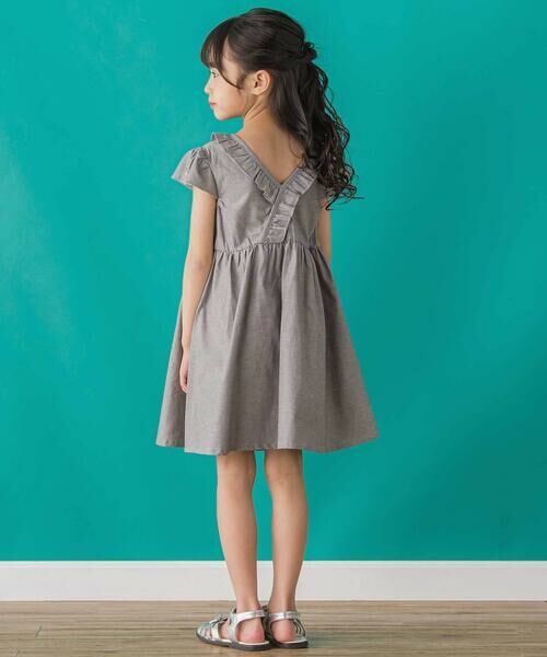 BeBe Petits Pois Vert / ベベ プチ ポワ ヴェール ミニ丈・ひざ丈ワンピース | 【店舗限定】【前後着用可能】ダンガリーフリル襟カシュクールワンピース(95~150cm)<br> | 詳細10