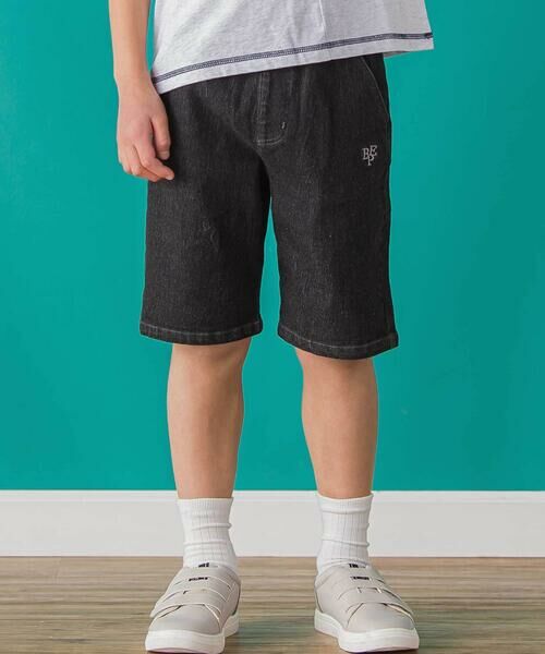 BeBe Petits Pois Vert/ベベ プチ ポワ ヴェール 【店舗限定】ワンポイント刺しゅうデニムハーフパンツ(95~150cm) ブラック 100cm BeBe Petits Pois Vert/ベベ プチ ポワ ヴェール 【店舗限定】ワンポイント刺しゅうデニムハーフパンツ(95~150cm) ブラック 100cm
