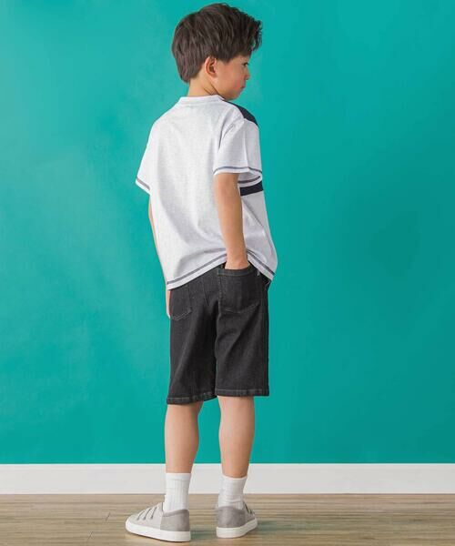 BeBe Petits Pois Vert / ベベ プチ ポワ ヴェール Tシャツ | 【店舗限定】アシメトリー配色ロゴプリント天竺半袖Tシャツ(95~150cm) | 詳細4