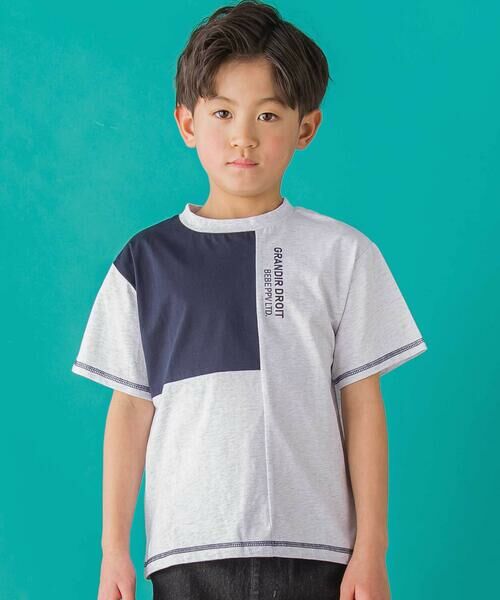 BeBe Petits Pois Vert/ベベ プチ ポワ ヴェール 【店舗限定】アシメトリー配色ロゴプリント天竺半袖Tシャツ(95~150cm) グレー系(杢ライトグレー) 110cm BeBe Petits Pois Vert/ベベ プチ ポワ ヴェール 【店舗限定】アシメトリー配色ロゴプリント天竺半袖Tシャツ(95~150cm) グレー系(杢ライトグレー) 110cm