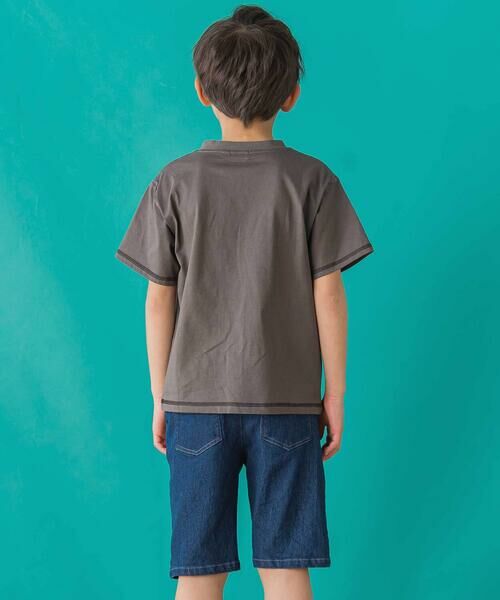 BeBe Petits Pois Vert / ベベ プチ ポワ ヴェール Tシャツ | 【店舗限定】アシメトリー配色ロゴプリント天竺半袖Tシャツ(95~150cm) | 詳細12