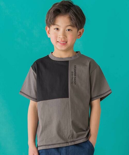 BeBe Petits Pois Vert / ベベ プチ ポワ ヴェール Tシャツ | 【店舗限定】アシメトリー配色ロゴプリント天竺半袖Tシャツ(95~150cm)(ブラック系(チャコール))