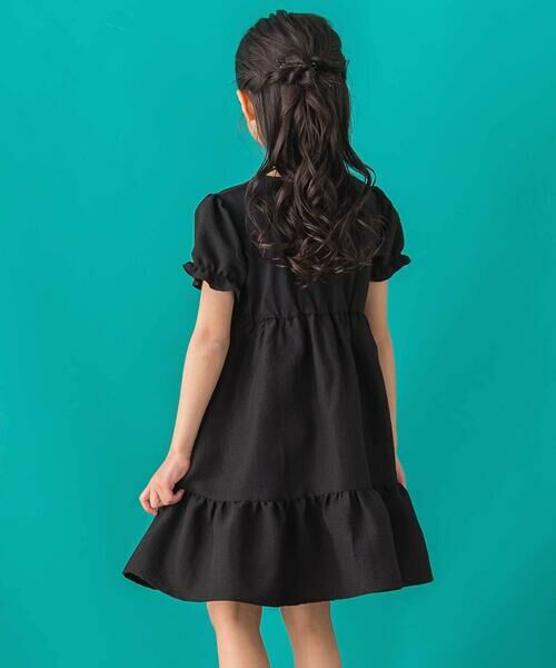 BeBe Petits Pois Vert / ベベ プチ ポワ ヴェール ミニ丈・ひざ丈ワンピース | 【店舗限定】パフスリーブティアードワンピース(95~150cm) | 詳細3