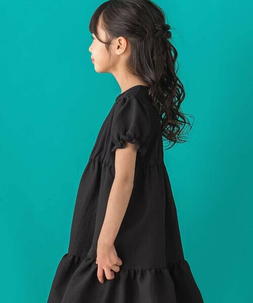 BeBe Petits Pois Vert / ベベ プチ ポワ ヴェール ミニ丈・ひざ丈ワンピース | 【店舗限定】パフスリーブティアードワンピース(95~150cm) | 詳細4