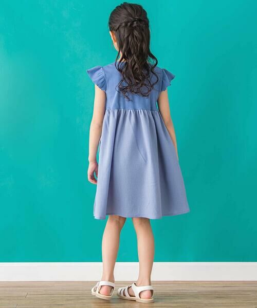 BeBe Petits Pois Vert / ベベ プチ ポワ ヴェール ミニ丈・ひざ丈ワンピース | 【店舗限定】袖フリルドッキングワンピース(95~150cm) | 詳細2