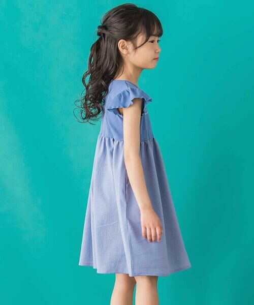 BeBe Petits Pois Vert / ベベ プチ ポワ ヴェール ミニ丈・ひざ丈ワンピース | 【店舗限定】袖フリルドッキングワンピース(95~150cm) | 詳細3