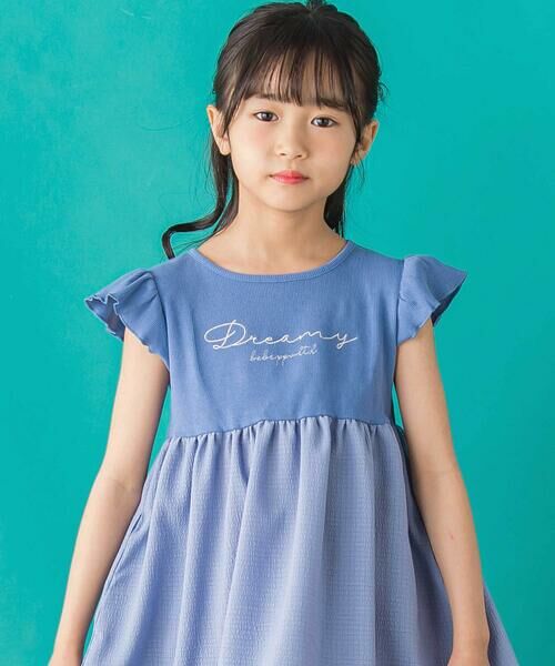 BeBe Petits Pois Vert / ベベ プチ ポワ ヴェール ミニ丈・ひざ丈ワンピース | 【店舗限定】袖フリルドッキングワンピース(95~150cm) | 詳細4