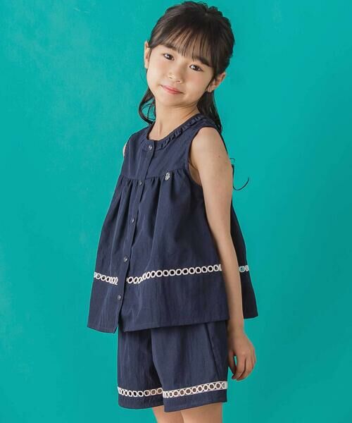 BeBe Petits Pois Vert / ベベ プチ ポワ ヴェール セットアップ | 【店舗限定】切り替えレースブラウス＋ショートパンツセットアップ(95~150cm) | 詳細3