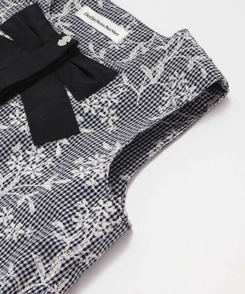 BeBe Petits Pois Vert / ベベ プチ ポワ ヴェール ミニ丈・ひざ丈ワンピース | ギンガムチェック花柄プリントワンピース(95~150cm) | 詳細10