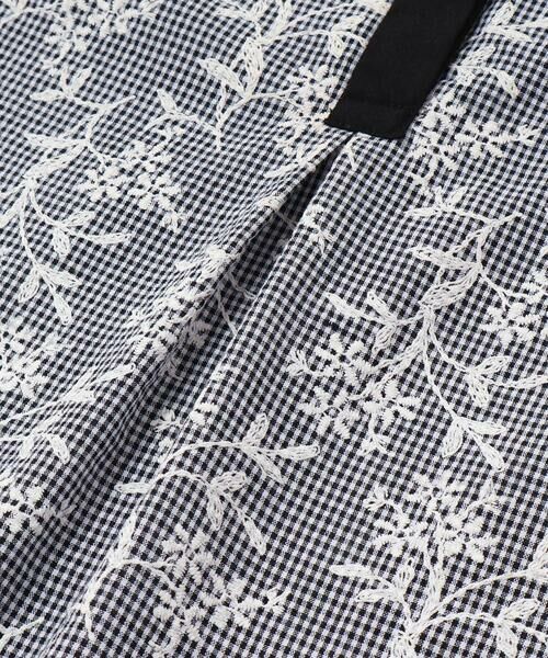 BeBe Petits Pois Vert / ベベ プチ ポワ ヴェール ミニ丈・ひざ丈ワンピース | ギンガムチェック花柄プリントワンピース(95~150cm) | 詳細12