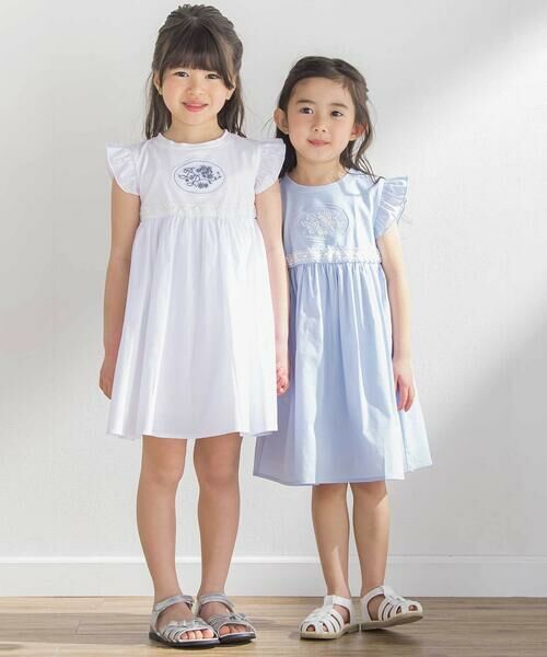 BeBe Petits Pois Vert / ベベ プチ ポワ ヴェール ミニ丈・ひざ丈ワンピース | 袖フリルエンブレム刺しゅうワンピース(95~150cm) | 詳細3