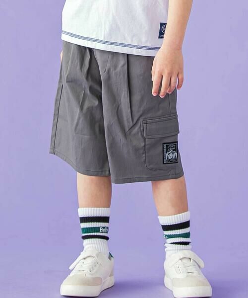 BeBe Petits Pois Vert / ベベ プチ ポワ ヴェール ショート・ハーフ・半端丈パンツ | フロントタック3ポケット5分丈カーゴパンツ(95~150cm)(グレー)