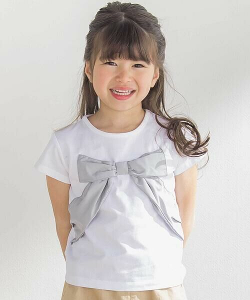 BeBe Petits Pois Vert / ベベ プチ ポワ ヴェール Tシャツ | サテン風配色リボンモチーフ半袖Tシャツ(95~150cm)(ホワイト)