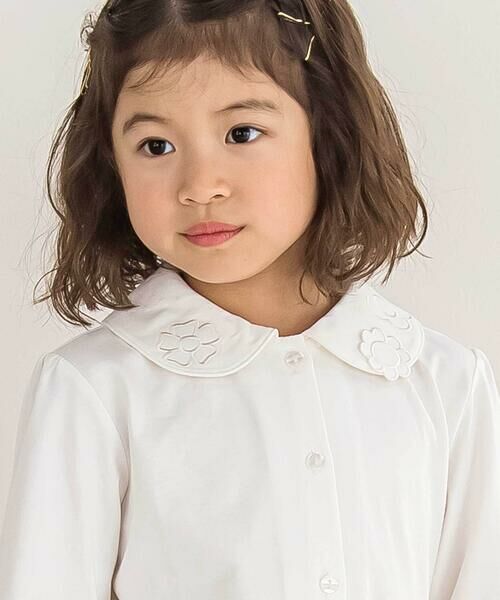 BeBe Petits Pois Vert / ベベ プチ ポワ ヴェール シャツ・ブラウス | 【店舗限定】襟付き花ワッペン刺しゅう天竺長袖ブラウス(95~150cm) | 詳細3