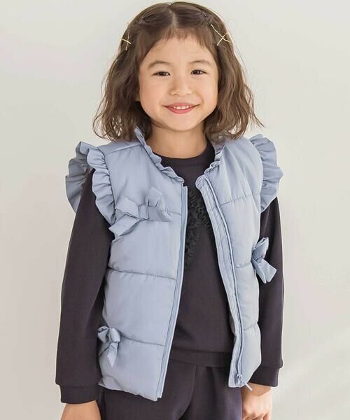 BeBe Petits Pois Vert/ベベ プチ ポワ ヴェール 【店舗限定】リボンフリルタフタ中綿ベスト(95~150cm) ブルー 110cm BeBe Petits Pois Vert/ベベ プチ ポワ ヴェール 【店舗限定】リボンフリルタフタ中綿ベスト(95~150cm) ブルー 110cm