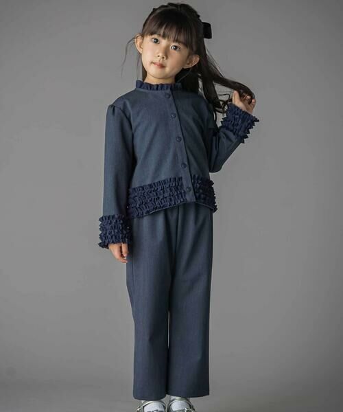 BeBe Petits Pois Vert/ベベ プチ ポワ ヴェール シフォンフリルブラウス+ロングパンツセットアップ(95~150cm) ブルー 130cm BeBe Petits Pois Vert/ベベ プチ ポワ ヴェール シフォンフリルブラウス+ロングパンツセットアップ(95~150cm) ブルー 130cm
