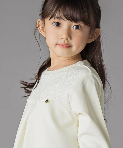 BeBe Petits Pois Vert / ベベ プチ ポワ ヴェール スウェット | 花ストレッチフロントプリーツAライントレーナー(95~160cm) | 詳細3