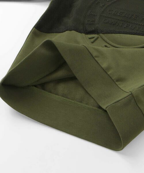 BeBe Petits Pois Vert / ベベ プチ ポワ ヴェール スウェット | 配色斜め切り替えエンボス加工トレーナー(95~150cm) | 詳細9