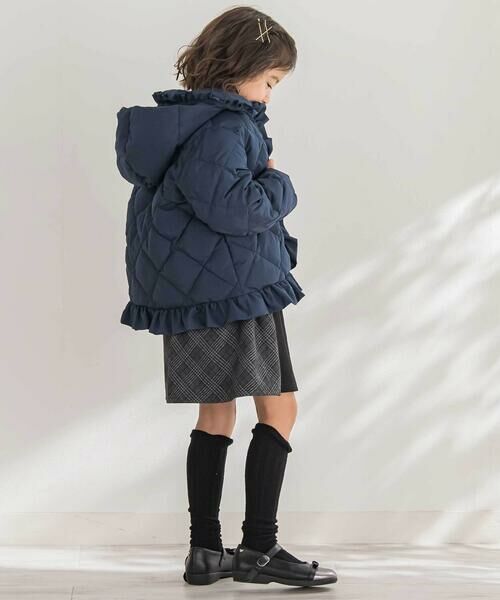 BeBe Petits Pois Vert / ベベ プチ ポワ ヴェール テーラードジャケット | 【店舗限定】タフタフリルキルトダウンジャケット(95~160cm) | 詳細3