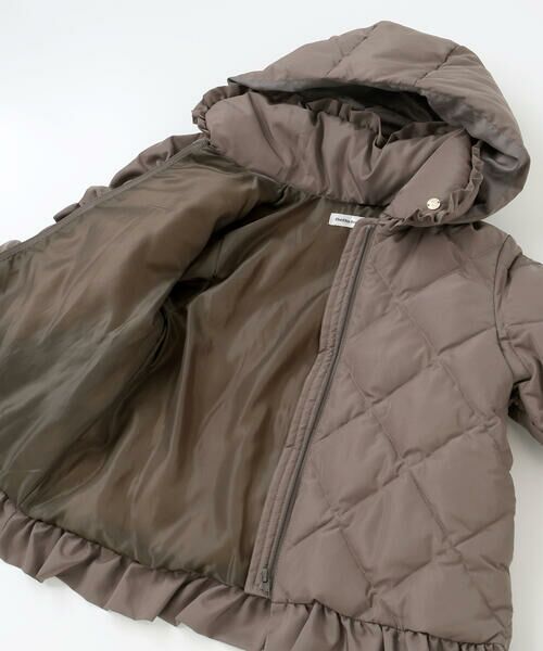 BeBe Petits Pois Vert / ベベ プチ ポワ ヴェール テーラードジャケット | 【店舗限定】タフタフリルキルトダウンジャケット(95~160cm) | 詳細24