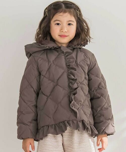 BeBe Petits Pois Vert/ベベ プチ ポワ ヴェール 【店舗限定】タフタフリルキルトダウンジャケット(95~160cm) ブラウン 140cm BeBe Petits Pois Vert/ベベ プチ ポワ ヴェール 【店舗限定】タフタフリルキルトダウンジャケット(95~160cm) ブラウン 140cm