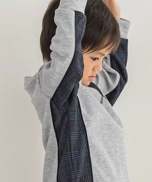 BeBe Petits Pois Vert / ベベ プチ ポワ ヴェール スウェット | 【店舗限定】【お揃い】カノコボンディングチェックジャガード切り替えトレーナー(95~150cm) | 詳細10