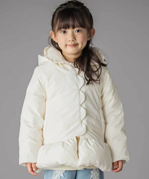 BeBe Petits Pois Vert/ベベ プチ ポワ ヴェール フリル襟スカラップタフタダウンコート(95~160cm) オフホワイト 130cm BeBe Petits Pois Vert/ベベ プチ ポワ ヴェール フリル襟スカラップタフタダウンコート(95~160cm) オフホワイト 130cm