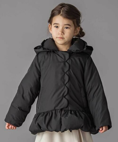 BeBe Petits Pois Vert/ベベ プチ ポワ ヴェール フリル襟スカラップタフタダウンコート(95~160cm) ブラック 160cm BeBe Petits Pois Vert/ベベ プチ ポワ ヴェール フリル襟スカラップタフタダウンコート(95~160cm) ブラック 160cm