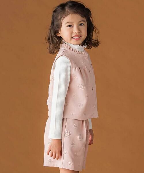 BeBe Petits Pois Vert / ベベ プチ ポワ ヴェール その他トップス | 【店舗限定】型押し花柄ベスト+ショートパンツセットアップ(95~150cm) | 詳細3