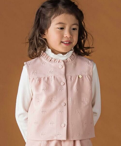 BeBe Petits Pois Vert / ベベ プチ ポワ ヴェール その他トップス | 【店舗限定】型押し花柄ベスト+ショートパンツセットアップ(95~150cm) | 詳細4