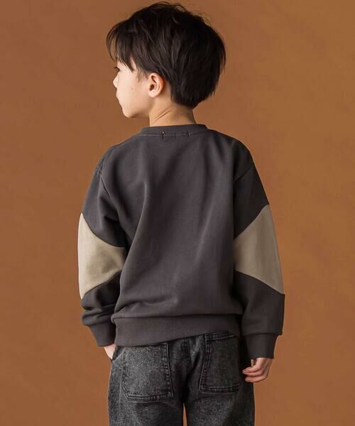 BeBe Petits Pois Vert / ベベ プチ ポワ ヴェール スウェット | 【店舗限定】裏毛配色切り替えフロッキープリントトレーナー(95~160cm) | 詳細2