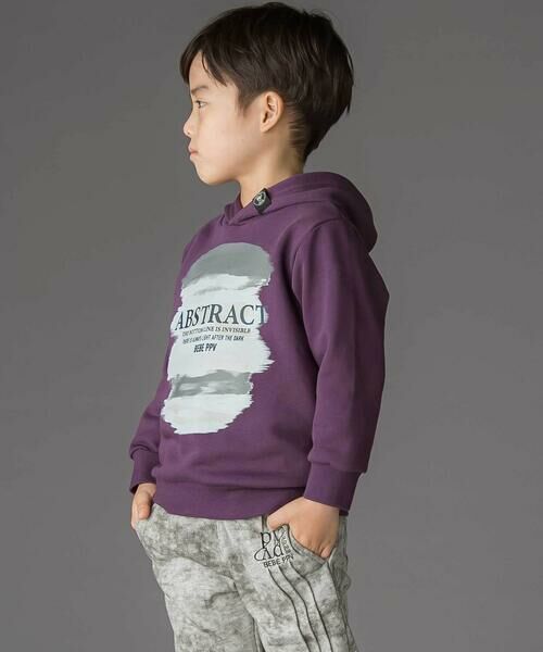 BeBe Petits Pois Vert / ベベ プチ ポワ ヴェール パーカー | 【店舗限定】グラデーションプリント裏毛フード付きトレーナー(95~160cm) | 詳細7