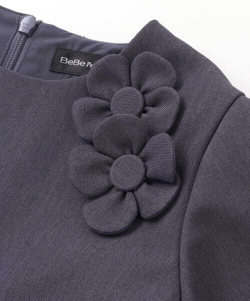 BeBe Petits Pois Vert / ベベ プチ ポワ ヴェール ミニ丈・ひざ丈ワンピース | 立体花モチーフ斜めタックワンピース(95~150cm) | 詳細13