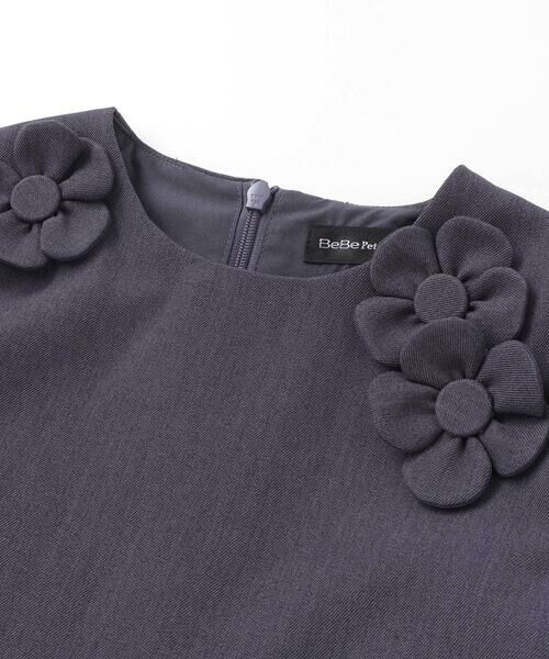 BeBe Petits Pois Vert / ベベ プチ ポワ ヴェール ミニ丈・ひざ丈ワンピース | 立体花モチーフ斜めタックワンピース(95~150cm) | 詳細9