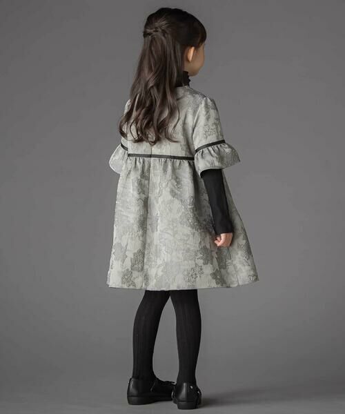 BeBe Petits Pois Vert / ベベ プチ ポワ ヴェール ミニ丈・ひざ丈ワンピース | 【お揃い】花刺しゅうジャガードワンピース+リブタートル2点セット(95~150cm) | 詳細18