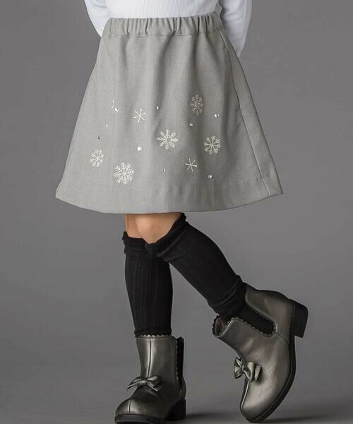 BeBe Petits Pois Vert/ベベ プチ ポワ ヴェール 雪刺しゅう+ラインストーンスカート(100~150cm) グレー 140cm