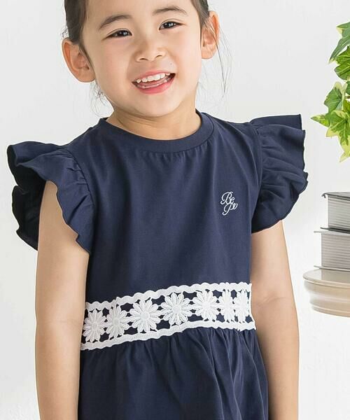 BeBe Petits Pois Vert / ベベ プチ ポワ ヴェール Tシャツ | フラワーレース切替フリルスリーブＴシャツ(95~160cm) | 詳細2