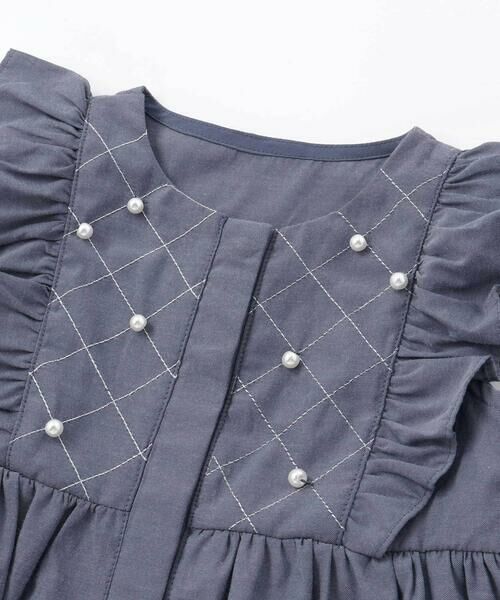 BeBe Petits Pois Vert / ベベ プチ ポワ ヴェール その他トップス | 【店舗限定】パール付きフリルショルダー ギャザーワンピース+ポシェットセット(95〜150cm) | 詳細7