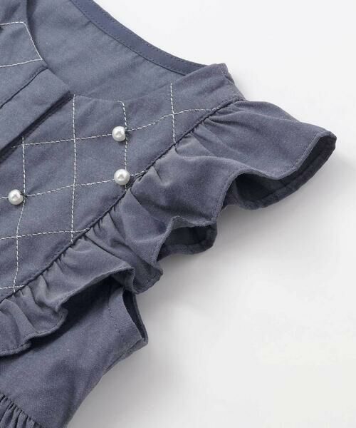 BeBe Petits Pois Vert / ベベ プチ ポワ ヴェール その他トップス | 【店舗限定】パール付きフリルショルダー ギャザーワンピース+ポシェットセット(95〜150cm) | 詳細9