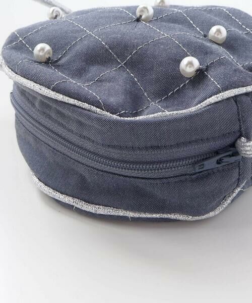 BeBe Petits Pois Vert / ベベ プチ ポワ ヴェール その他トップス | 【店舗限定】パール付きフリルショルダー ギャザーワンピース+ポシェットセット(95〜150cm) | 詳細16