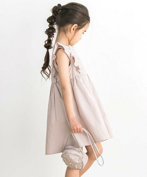 BeBe Petits Pois Vert / ベベ プチ ポワ ヴェール その他トップス | 【店舗限定】パール付きフリルショルダー ギャザーワンピース+ポシェットセット(95〜150cm) | 詳細22