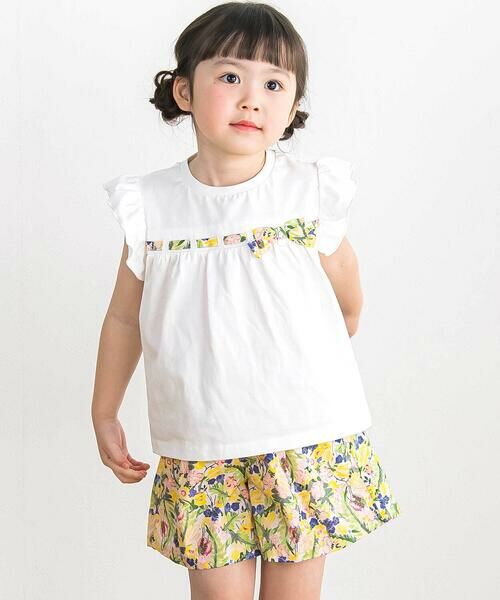 BeBe Petits Pois Vert / ベベ プチ ポワ ヴェール その他トップス | 【店舗限定】フラワーリボンフリルトップス＆ショートパンツセット(95〜150cm)（ホワイト系）