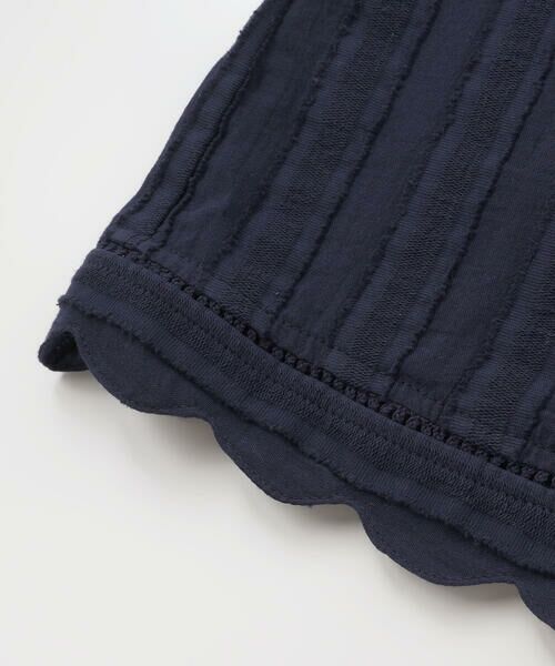 BeBe Petits Pois Vert / ベベ プチ ポワ ヴェール シャツ・ブラウス | 【店舗限定】立体ストライプ裾スカラップブラウス(95〜150cm) | 詳細12