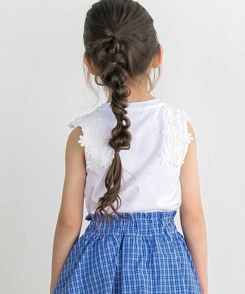 BeBe Petits Pois Vert / ベベ プチ ポワ ヴェール Tシャツ | 【店舗限定】フラワーレース ノースリーブトップス(95〜160cm) | 詳細2