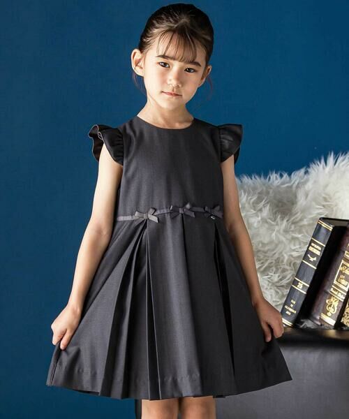 BeBe Petits Pois Vert / ベベ プチ ポワ ヴェール ミニ丈・ひざ丈ワンピース | フリル付きタックリボンポイントジャンパースカート(95~150cm)(ブラック系)
