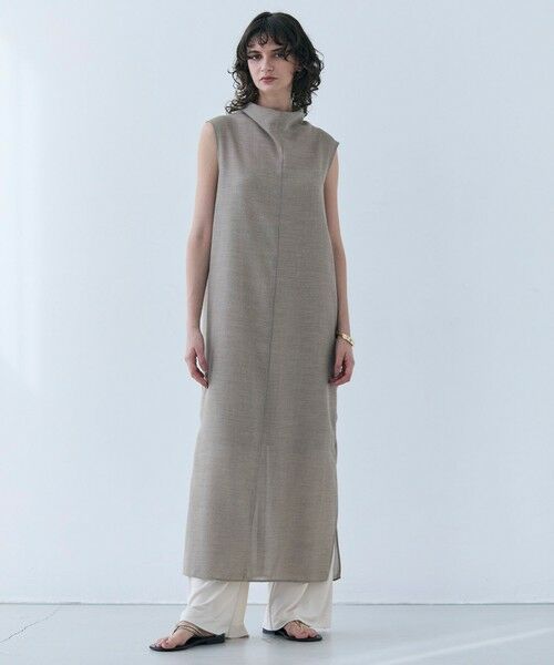 BEIGE, / ベイジ, ロング・マキシ丈ワンピース | 【洗える・吸水速乾・防シワ・eclat 7・8月号掲載】LIATRIS / オフタートルノースリーブワンピース | 詳細2