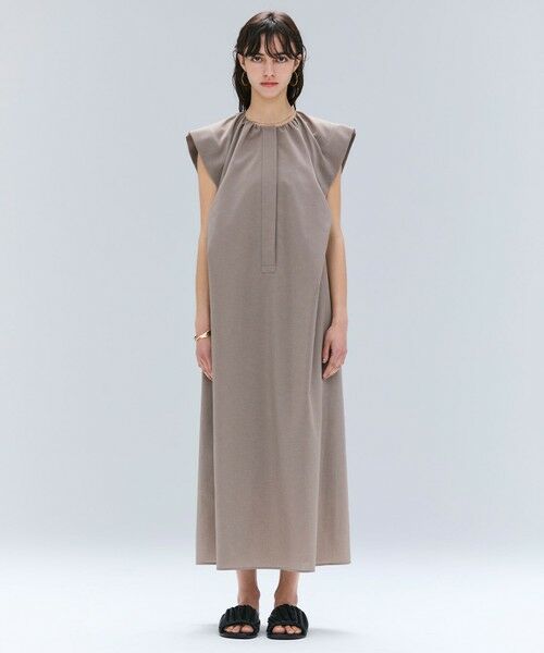 BEIGE, / ベイジ, ロング・マキシ丈ワンピース | 【洗える/接触冷感/速乾/UVケア対応】BATEAU / フレンチスリーブAラインタックワンピース | 詳細4
